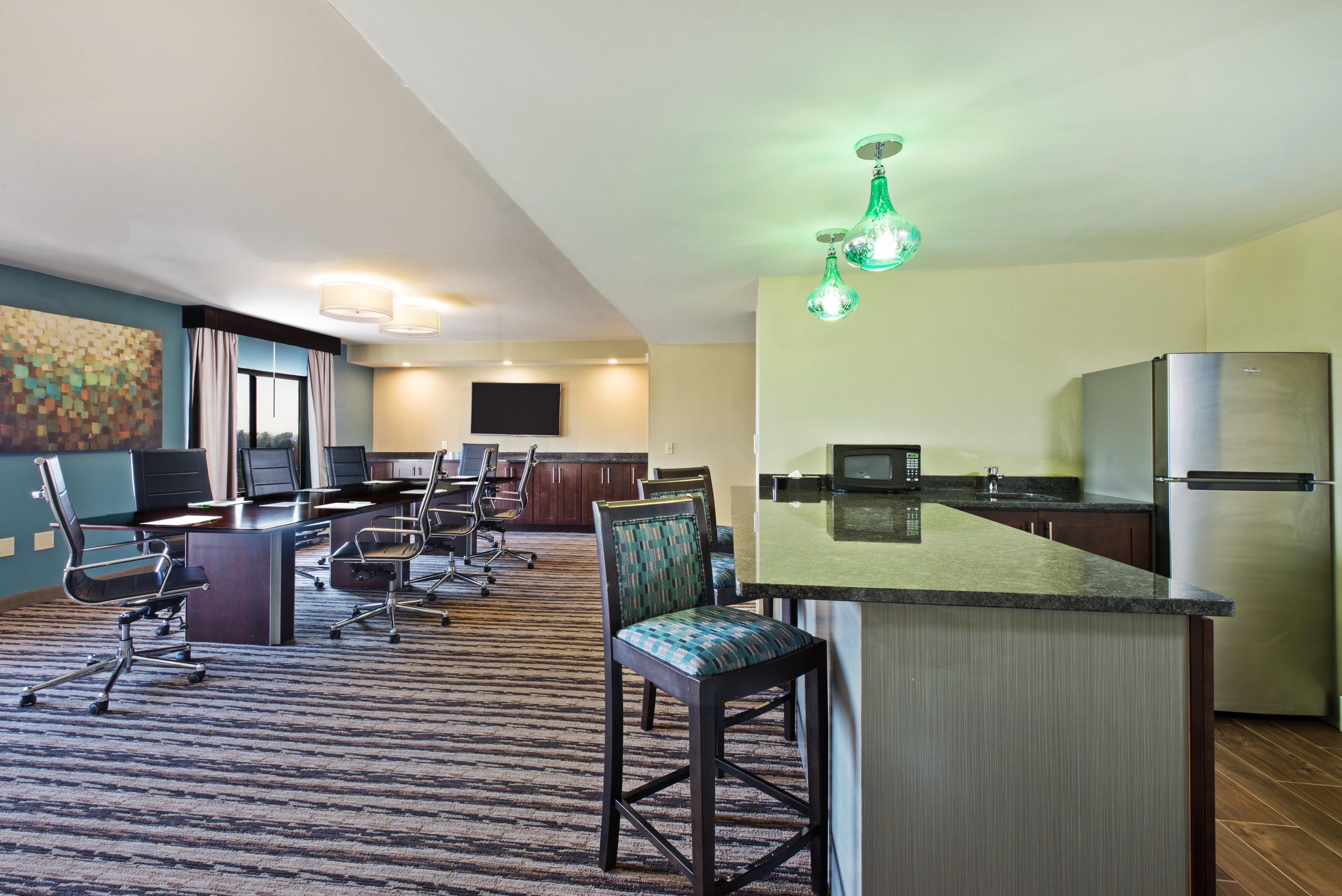 Holiday Inn Harrisburg East, An Ihg Hotel Экстерьер фото